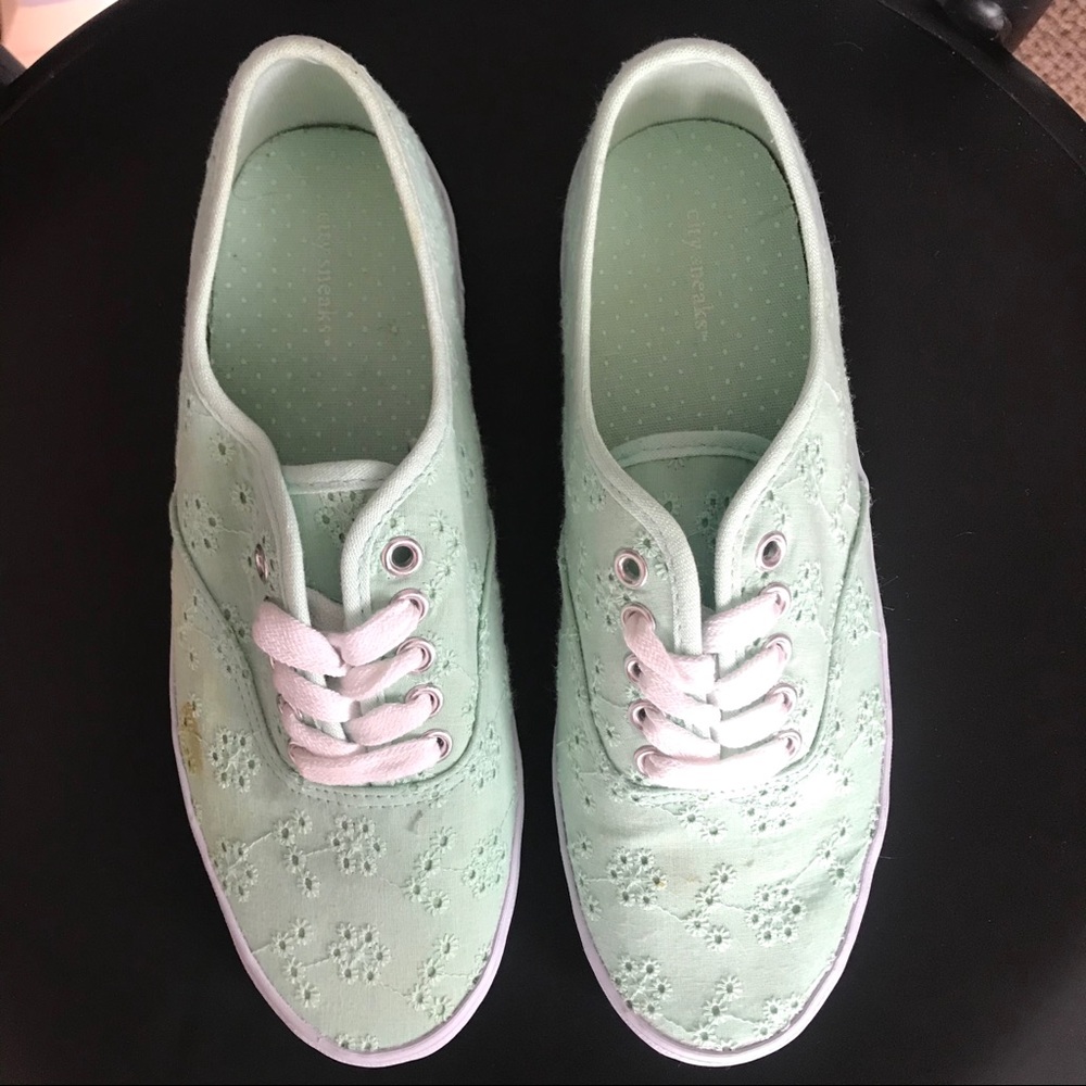 NWOT canvas aqua mint green eyelet City Sneaks, sz 6